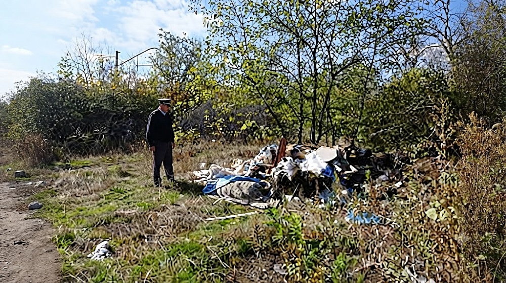 Астраханский котлован с мусором угрожает плодородию Харабалинского района