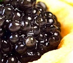 «Астраханская» черная икра оказалась окрашенной щучьей