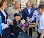 ЕР: Вечные огни в Мариуполе зажглись в честь годовщины Великой Победы