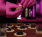 Что-то на богатом: известный повар показал еще один простой рецепт из астраханской черной икры 