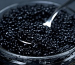 Не видать москвичам икорки: полиция изъяла у дилера чемодан чёрной икры