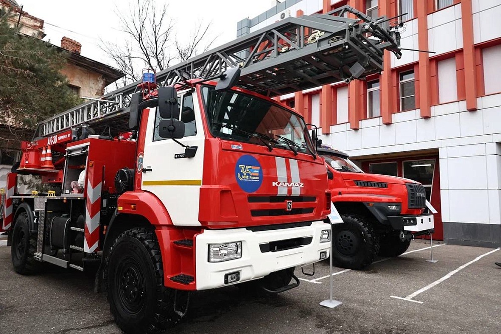 Астраханским спасателям в юбилейный день подарили новую технику