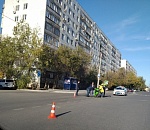 В Астрахани произошла серьезная авария с мотоциклом, есть пострадавшие: видео