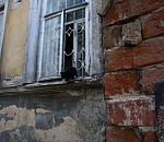 Астраханку переселили из аварийного жилья в аварийное 