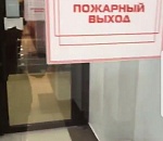 Проверки прошли, а нарушения остались: в астраханском ТЦ снова закрыли пожарный выход