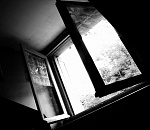 Астраханец разбился насмерть, выпав из окна