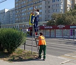 В Астрахани приводят в порядок элементы дорожной инфраструктуры