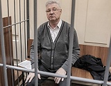Временно отстраненный мэр Астрахани Столяров обжаловал приговор по делу о взятке