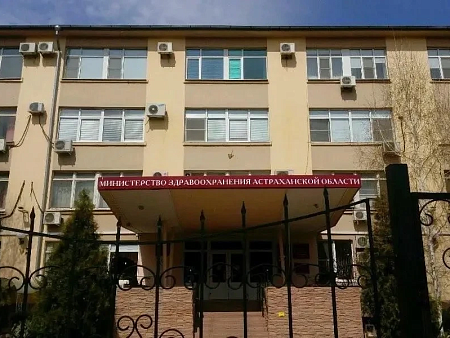Районную поликлинику под Астраханью срочно переселили из-за трещин на здании