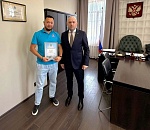 Водителю астраханского автобуса, спасшему пенсионера, вручили благодарность