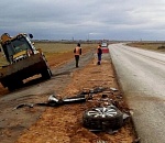 Водитель иномарки, врезавшийся в Астраханской области в погрузчик, скончался