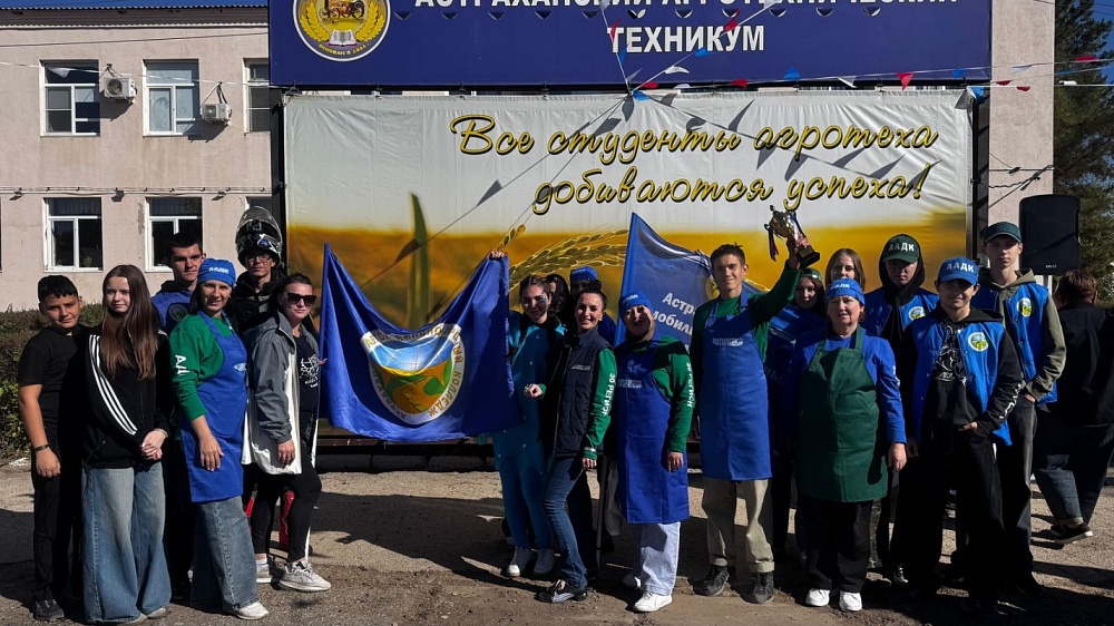 Более 200 литров ухи сварили астраханские колледжи и техникумы на фестивале СПО! 