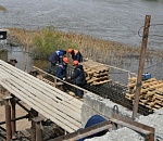 Карантин карантином, а Милицейский мост продолжают ремонтировать