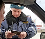 Под Астраханью полиция остановила пенсионера из Калужской области с поддельными правами