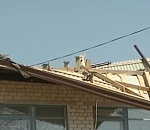 В астраханской школе ветром снесло крышу