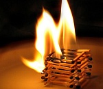 В Астрахани сгорели две хозпостройки