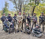 Денис Харитонов вручил командиру разведывательно-штурмовой бригады святого Георгия Александру Бородаю благодарность от астраханской облдумы