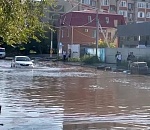 В Астрахани из-за крупной коммунальной аварии затопило проезд Н. Островского