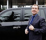 Медведев изменил правила получения водительских прав