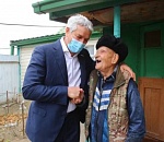 Леонид Огуль посетил астраханских ветеранов, взятых под патронаж в период пандемии в рамках акции #МыВместе партии «Единая Россия»