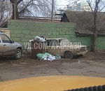 Фото дня: в Астрахани "ВАЗ" выкинули на помойку