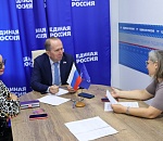 Игорь Седов решает проблемы астраханцев во время приемов