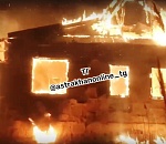 Под Астраханью почти два часа горел нежилой дом