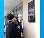 В Астрахани на фасаде филармонии открыли мемориальную доску в честь исчезнувшего монастыря