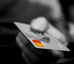 Срок перевода пенсионеров на карты "Мир" продлили еще на три месяца