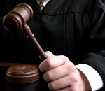 Нерадивая мать, уронившая трехмесячного сына, пошла под суд