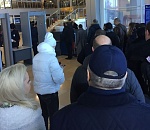 На входе в астраханский аэропорт снова образовалась очередь