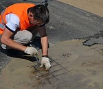 Общественники проверили качество нового дорожного полотна