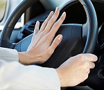 В Астрахани дорожная полиция спасла автоледи из "водного плена"