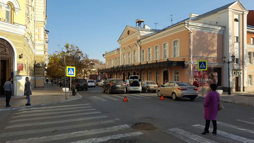 Из-за аварии в центре Астрахани перекрыто движение