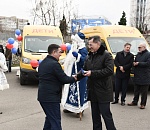 Астраханские школы и больницы получили новый автотранспорт