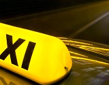 В Астрахани таксист оплатил свои штрафы забытой картой клиентки