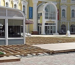 Не проходите мимо… Кафе «Veranda» расширяется на газон и тротуар