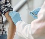 Прививать астраханских подростков от коронавируса в этом году не будут