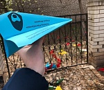 Астраханские коммунисты закидали бумажными самолетиками здание Роскомнадзора