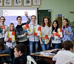 Астраханские школьники сыграли с помощью химических реакций музыку