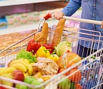 Всучить просрочку будет сложнее: астраханские магазины и рынки начнут работать по-новому