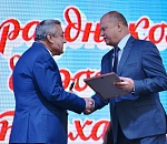 Спектакли под открытым небом, фестиваль мороженого, столичные звезды и праздничный салют – Астрахань встретила свой день рождения