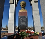В Астрахани открыли памятник великому ногайскому просветителю