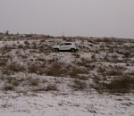 На астраханской трассе опрокинулась иномарка: водитель погиб, пассажир госпитализирован