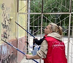 Фасады зданий Астрахани продолжают зачищать от рекламы запрещенных веществ