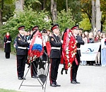 В Астрахани почтили память бойцов 28-й Армии в Братском саду и музее