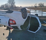 «Лада» врезалась в ограждение моста и перевернулась под Астраханью