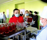 В Астрахани проверили, чем кормят детей в школах