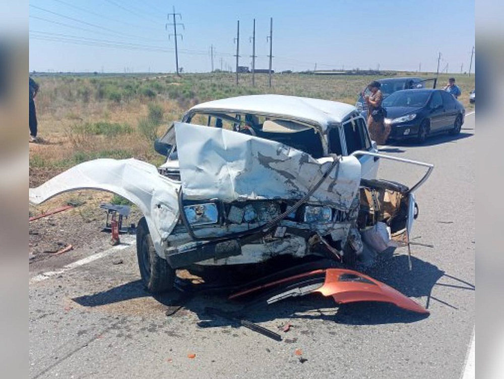 В столкновении машин на астраханской трассе пострадал годовалый малыш