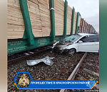 Под Астраханью столкнулись поезд и легковой автомобиль